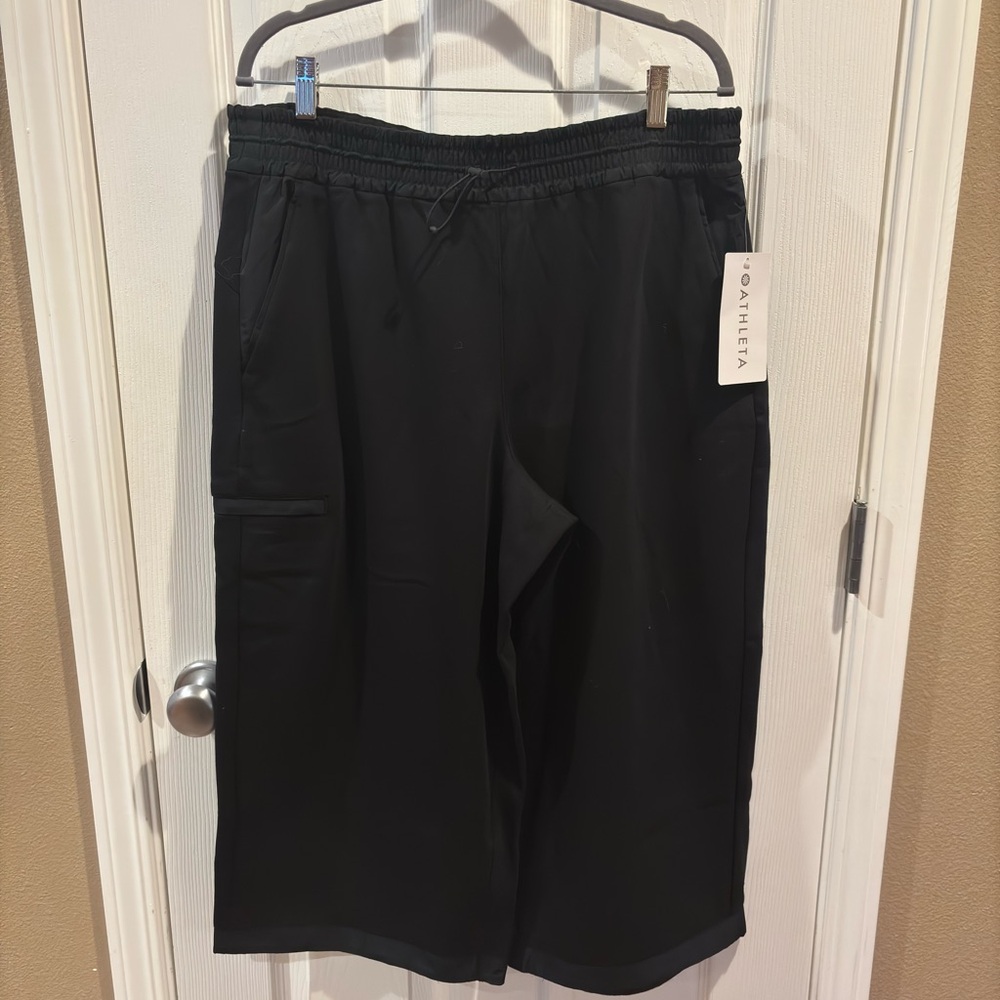 Athleta triumph hybrid wide leg crop, size XL